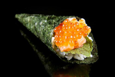 SAKE IKURA TEMAKI